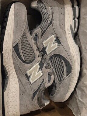 NIB New Balance 2002R Sneakers Men's Size 5 / 6.5 Women